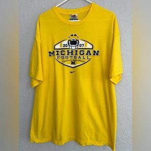 MENS MICHIGAN WOLVERINES FOOTBALL TEAM NIKE 2007 GOLD SHIRT SIZE XXL CLEAN RARE